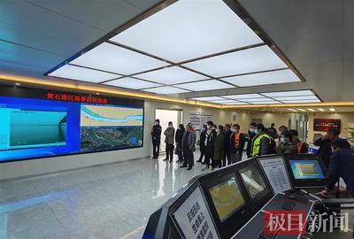 黃石港區海事部門接送船員打疫苗
