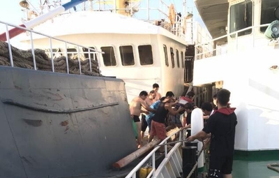 開捕第一航次中國海監(jiān)7018船兩天連續(xù)兩次急救兩漁民